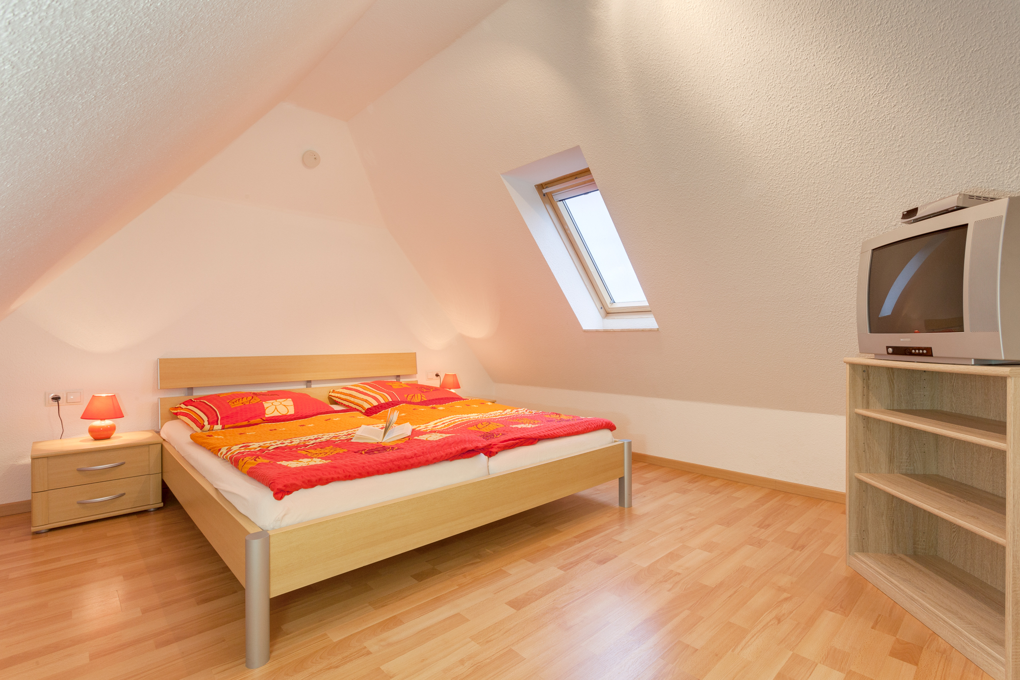 Schlafzimmer 2, im Dachgeschoss offen zum Wohnraum